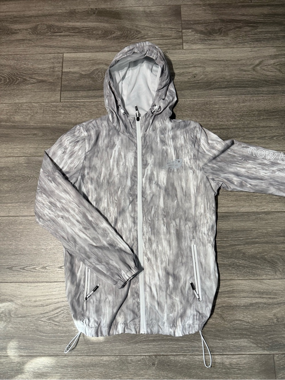 New Balance Women’s Light Gray Patterned Hooded Windbreaker